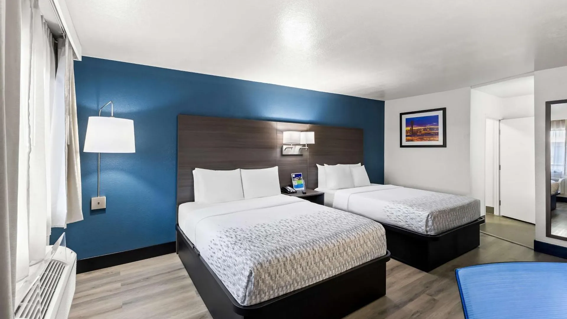 Surestay Hotel By Best Western Phoenix Airport 3*,