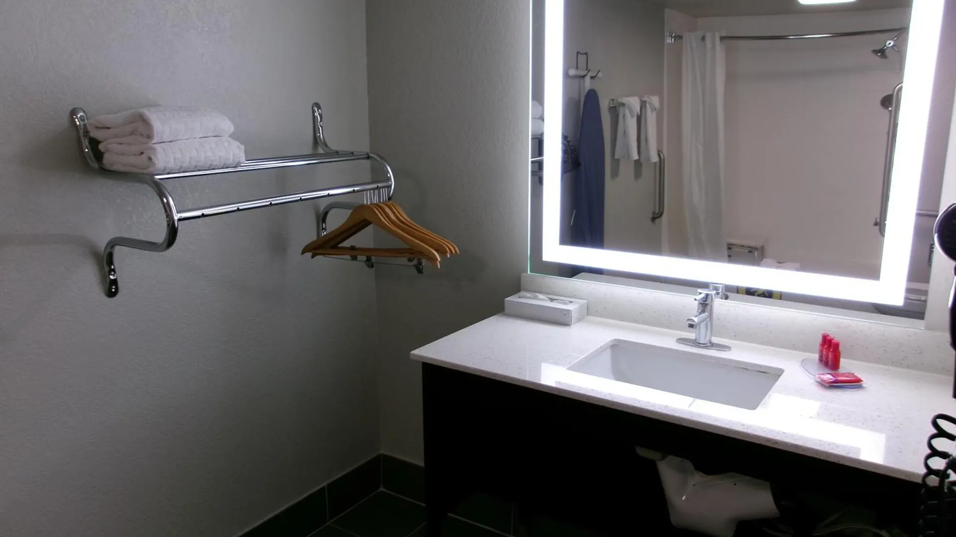***  Surestay Hotel By Best Western Phoenix Airport США